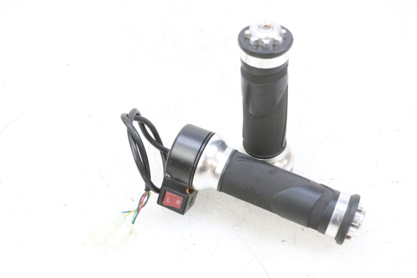 photo de THROTTLE GRIP EFUN PUSA 1 - Main view