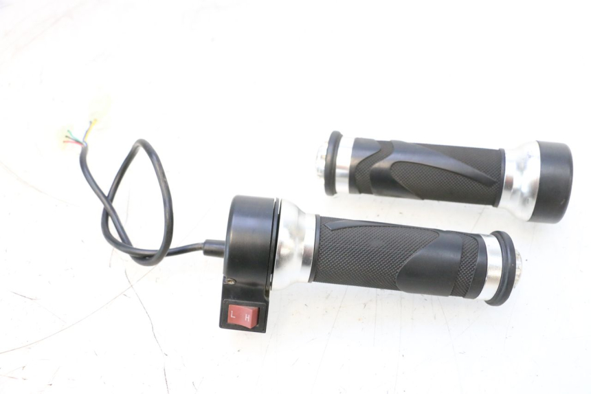 photo de THROTTLE GRIP EFUN PUSA 1 - Main view