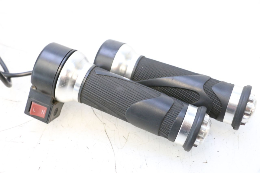 photo de THROTTLE GRIP EFUN PUSA 1 - Component detail
