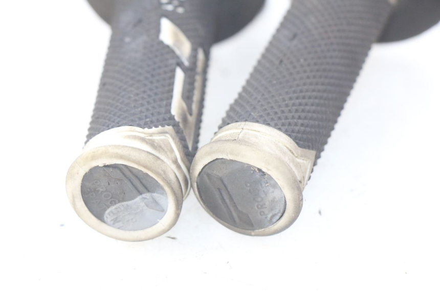photo de THROTTLE GRIP APOLLO RFZ 125 - Alternative perspective