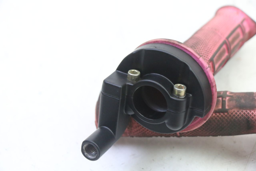 photo de THROTTLE GRIP APOLLO RFZ 150 - Technical close-up