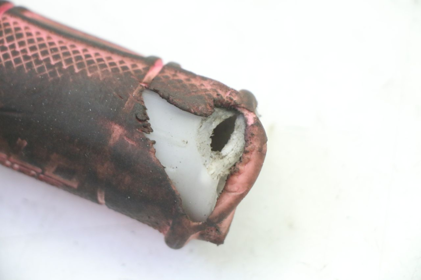 photo de THROTTLE GRIP APOLLO RFZ 150 - Fixing points details