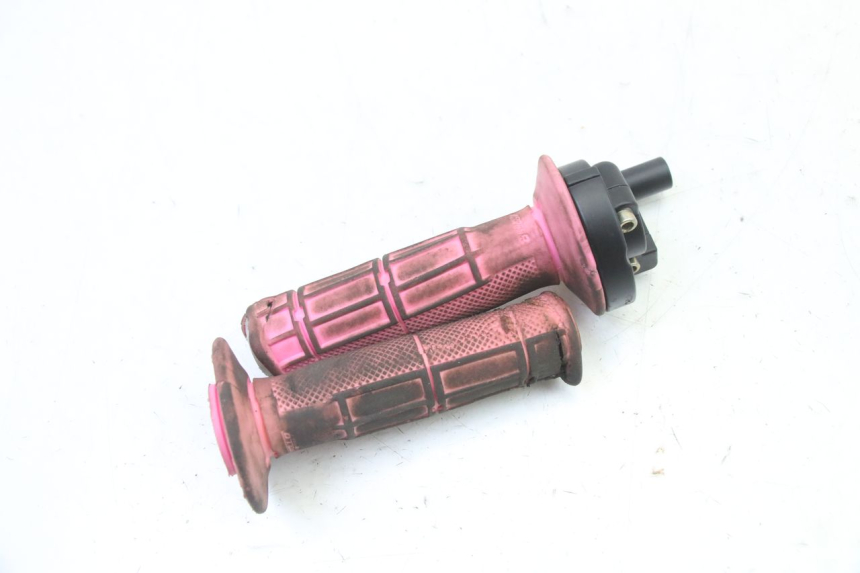 photo de THROTTLE GRIP APOLLO RFZ 150 - Surface and material condition