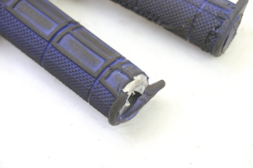 photo de THROTTLE GRIP APOLLO RFZ 125 - Technical close-up