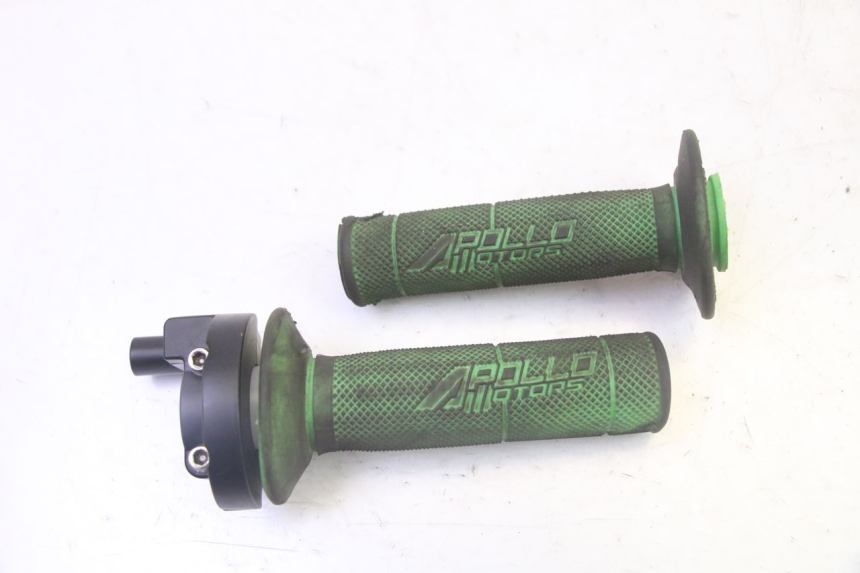 photo de THROTTLE GRIP APOLLO RFZ 125 - Main view