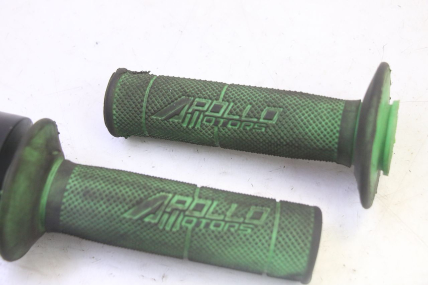 photo de THROTTLE GRIP APOLLO RFZ 125 - Component detail