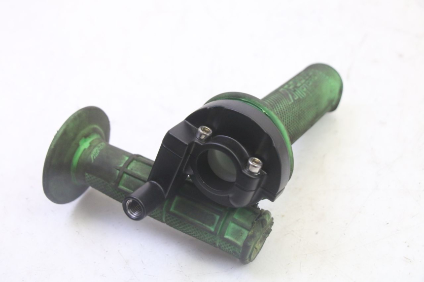 photo de THROTTLE GRIP APOLLO RFZ 125 - Technical close-up