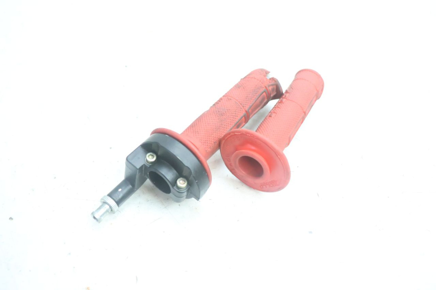 photo de THROTTLE GRIP APOLLO RFZ 125 - Component detail
