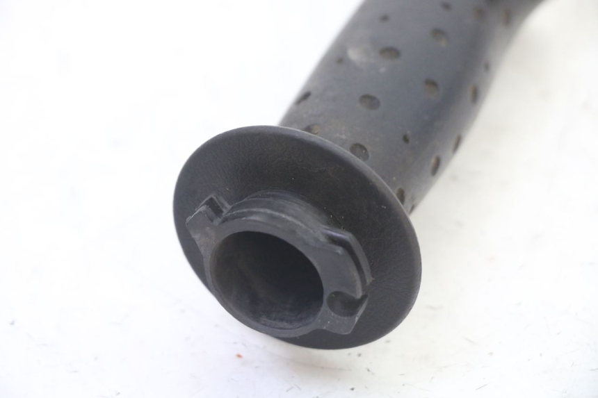 photo de THROTTLE GRIP PGO RODOSHOW 2T 50 (2003 - 2007) - Zoom on usage condition