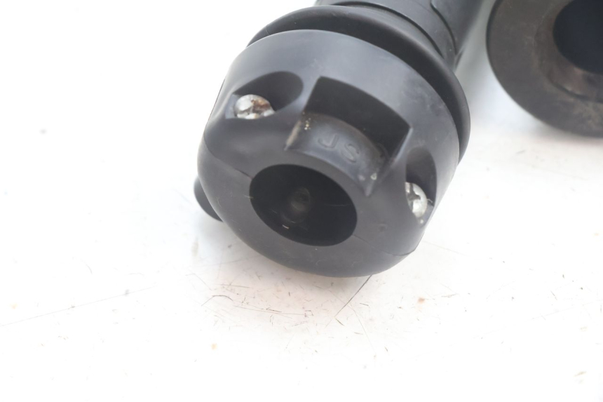 photo de THROTTLE GRIP JM MOTORS SANTANA EVO 50 (2024 - 2026) - Zoom on usage condition
