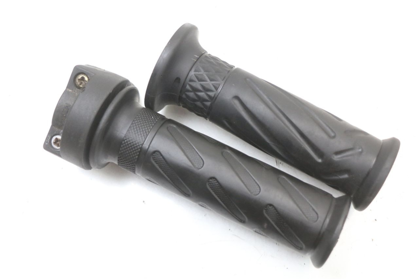 photo de THROTTLE GRIP JM MOTORS SANTANA 50 (2014 - 2023) - Zoom on usage condition