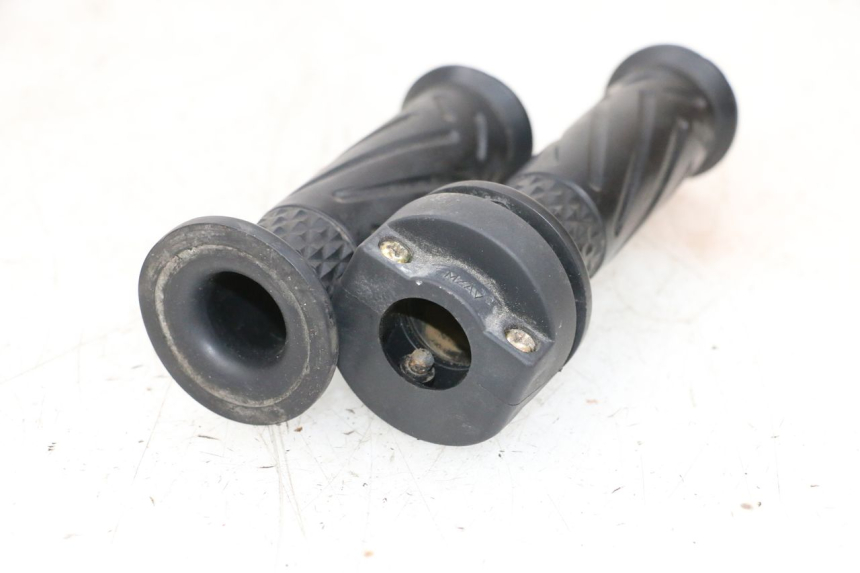 photo de THROTTLE GRIP JM MOTORS SANTANA 50 (2014 - 2023) - Technical close-up