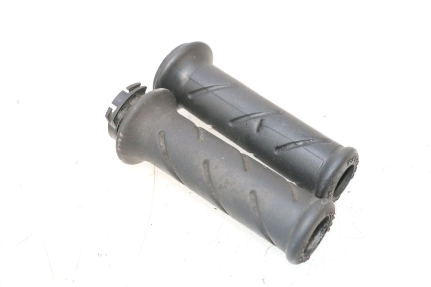 photo de THROTTLE GRIP PEUGEOT SATELIS COMPRESSOR K15 125 (2006 - 2009) - Component detail
