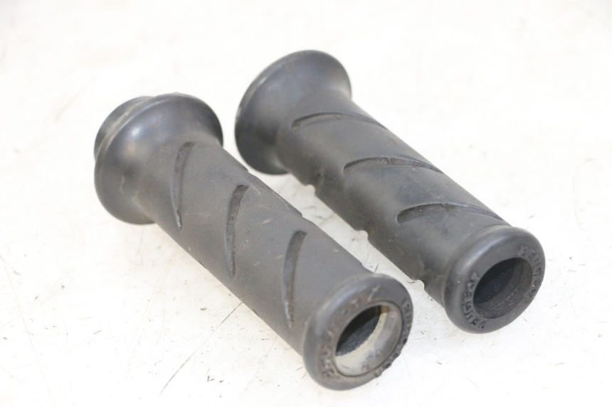 photo de THROTTLE GRIP PEUGEOT SATELIS 125 (2013 - 2018) - Zoom on usage condition