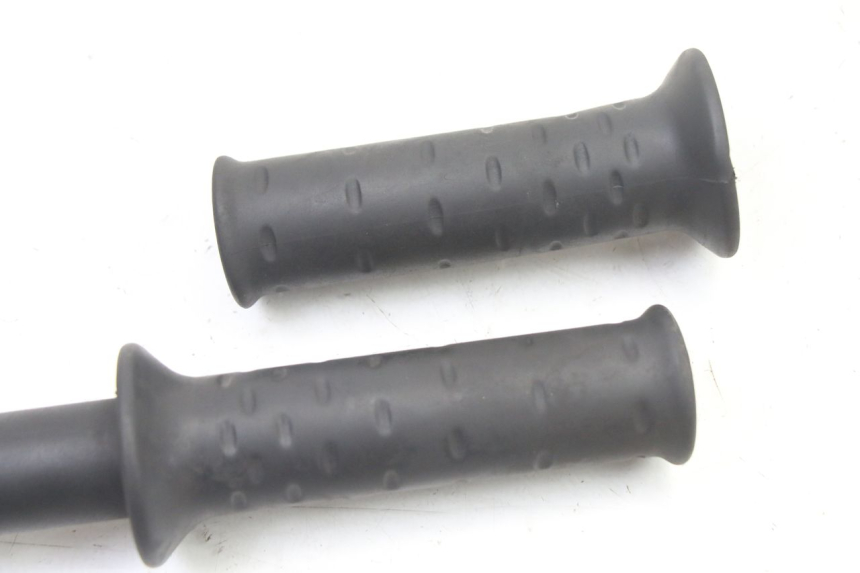 photo de THROTTLE GRIP APRILIA SCARABEO GT TOURING 125 (1999 - 2005) - Zoom on usage condition