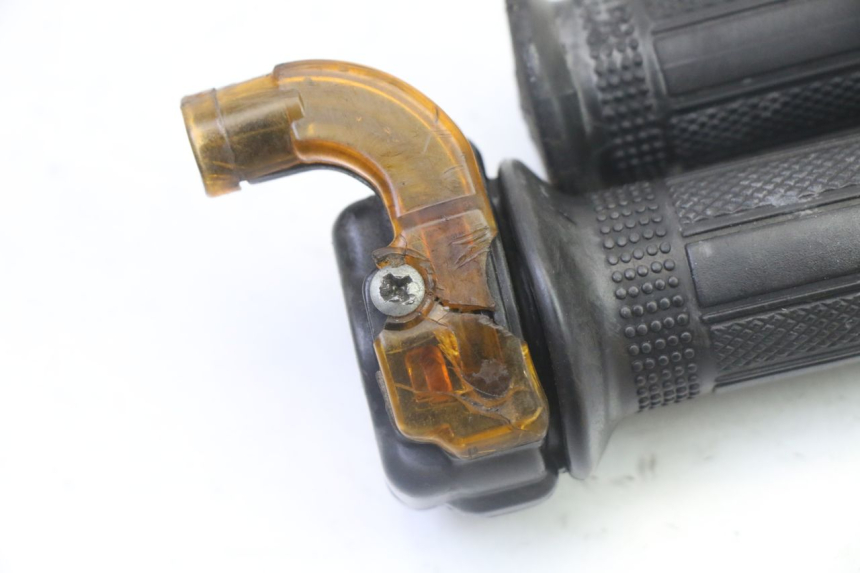 photo de THROTTLE GRIP DERBI SENDA SM DRD 50 (2008 - 2013) - Component detail
