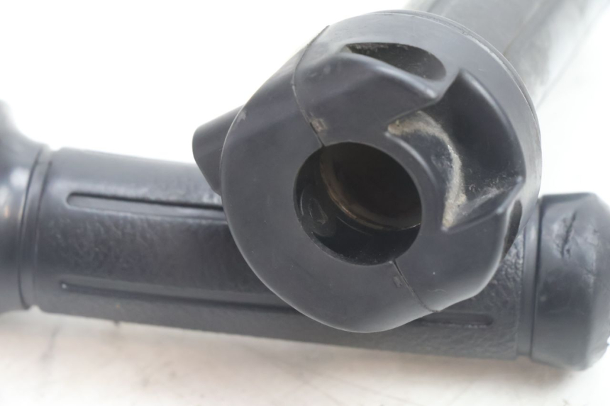 photo de THROTTLE GRIP HONDA SH 125 (2001 - 2003) - Alternative perspective