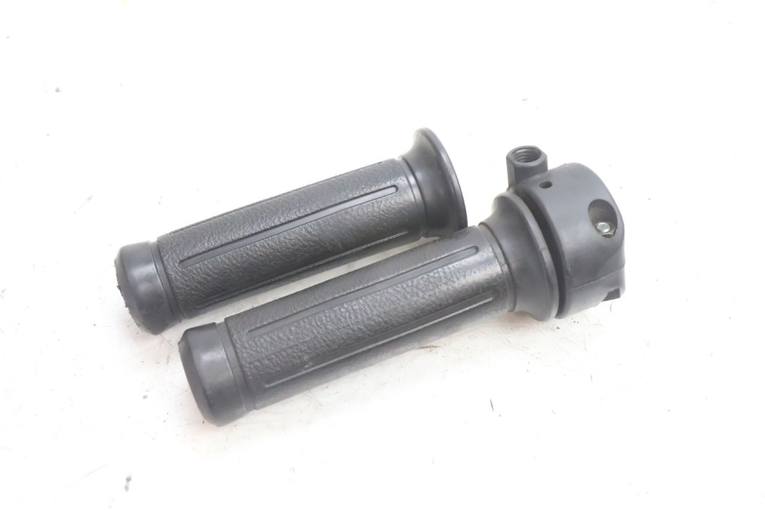 photo de THROTTLE GRIP HONDA SH 125 (2001 - 2003) - Technical close-up