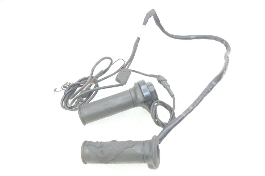 photo de THROTTLE GRIP SUZUKI SIXTEEN 125 (2008 - 2010) - Main view