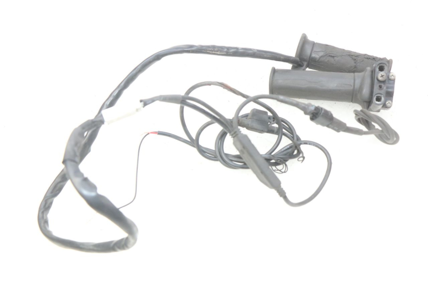 photo de THROTTLE GRIP SUZUKI SIXTEEN 125 (2008 - 2010) - Component detail