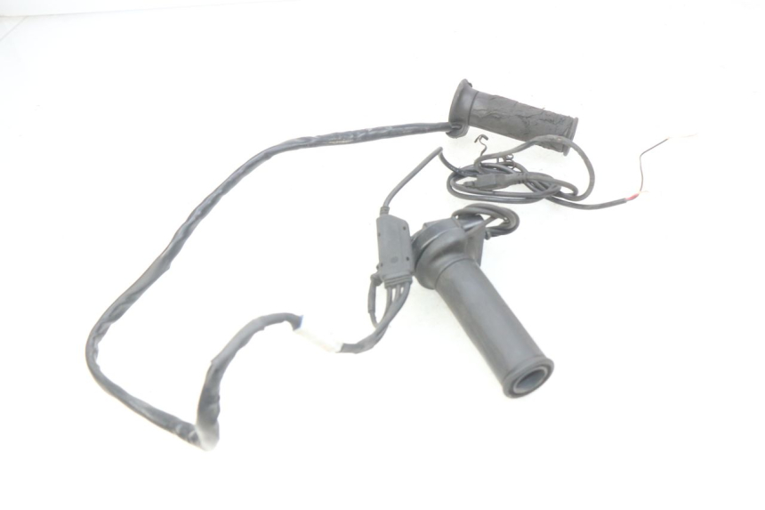 photo de THROTTLE GRIP SUZUKI SIXTEEN 125 (2008 - 2010) - Fixing points details