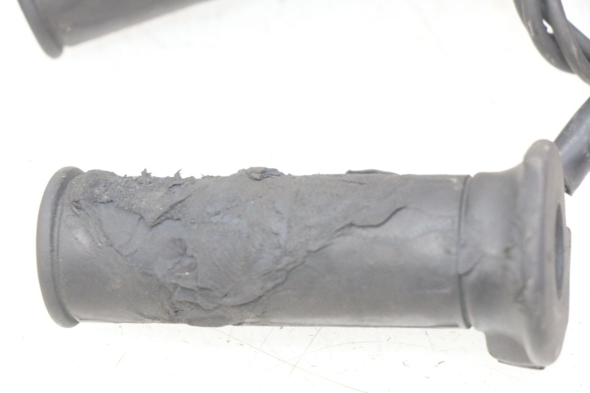 photo de THROTTLE GRIP SUZUKI SIXTEEN 125 (2008 - 2010) - Checked used part
