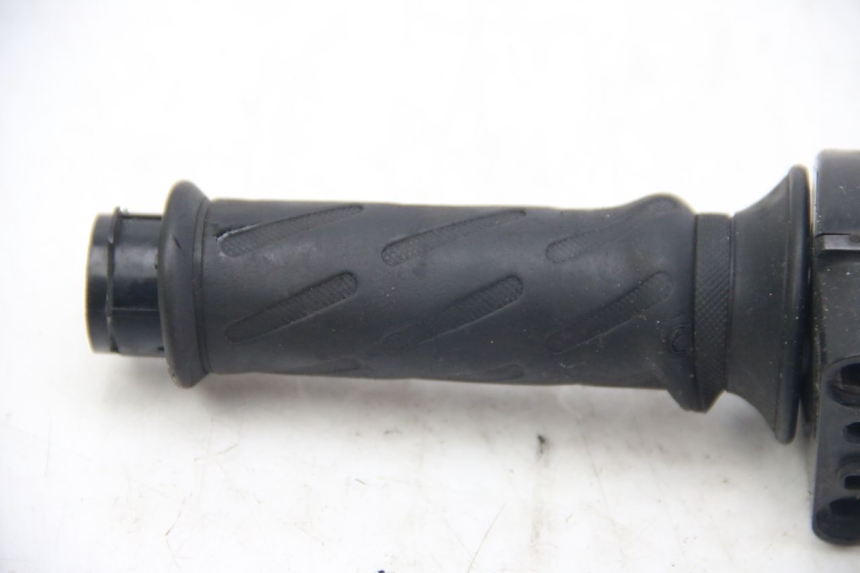 photo de THROTTLE GRIP SUZUKI SIXTEEN 125 (2008 - 2010) - Checked used part