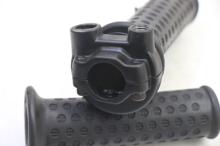 photo de THROTTLE GRIP APRILIA SR 2T 50 (2018 - 2022) - Technical close-up