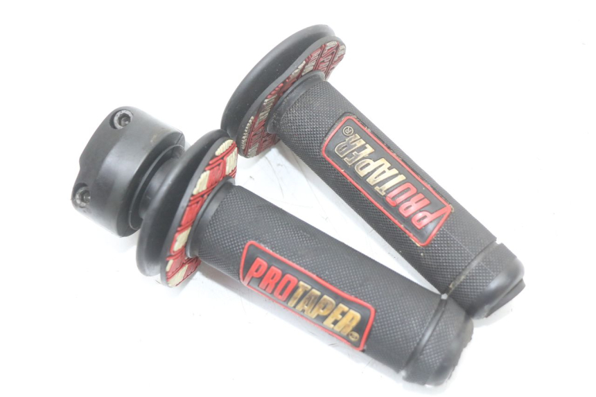 photo de THROTTLE GRIP APRILIA SR CARB LC 2T 50 (2004 - 2012) - Zoom on usage condition