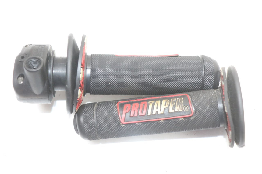 photo de THROTTLE GRIP APRILIA SR CARB LC 2T 50 (2004 - 2012) - Technical close-up