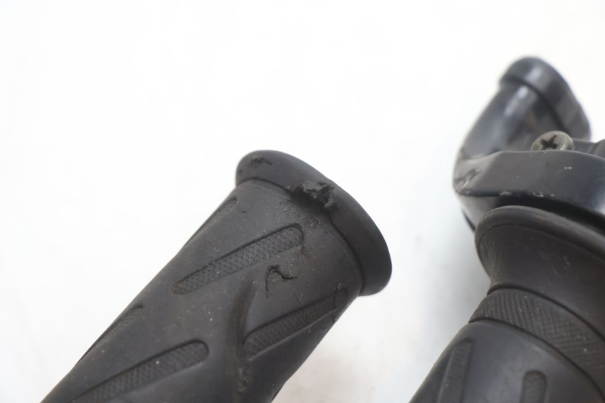 photo de THROTTLE GRIP SUZUKI SV S 650 (2003 - 2009) - Technical close-up