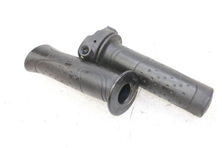 photo de THROTTLE GRIP SYM ORBIT 2 4T 50 (2018 - 2022) - Zoom on usage condition