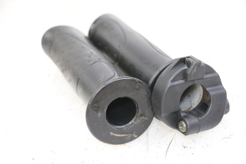 photo de THROTTLE GRIP SYM ORBIT 2 4T 50 (2018 - 2022) - Alternative perspective