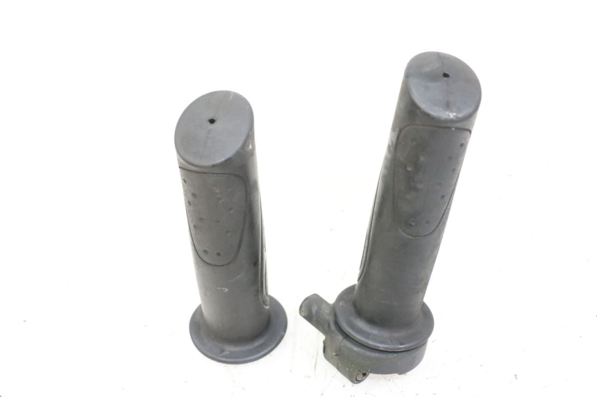 photo de THROTTLE GRIP SYM ORBIT 2 4T 50 (2008 - 2017) - Alternative perspective