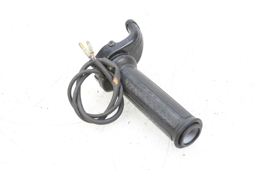 photo de THROTTLE GRIP YAMAHA TDM ABS 900 (2002 - 2014) - Zoom on usage condition