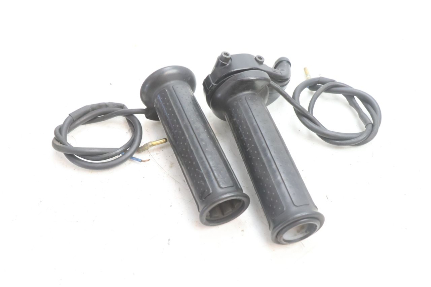 photo de THROTTLE GRIP YAMAHA TDM ABS 900 (2002 - 2014) - Component detail