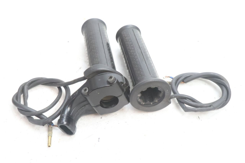 photo de THROTTLE GRIP YAMAHA TDM ABS 900 (2002 - 2014) - Zoom on usage condition
