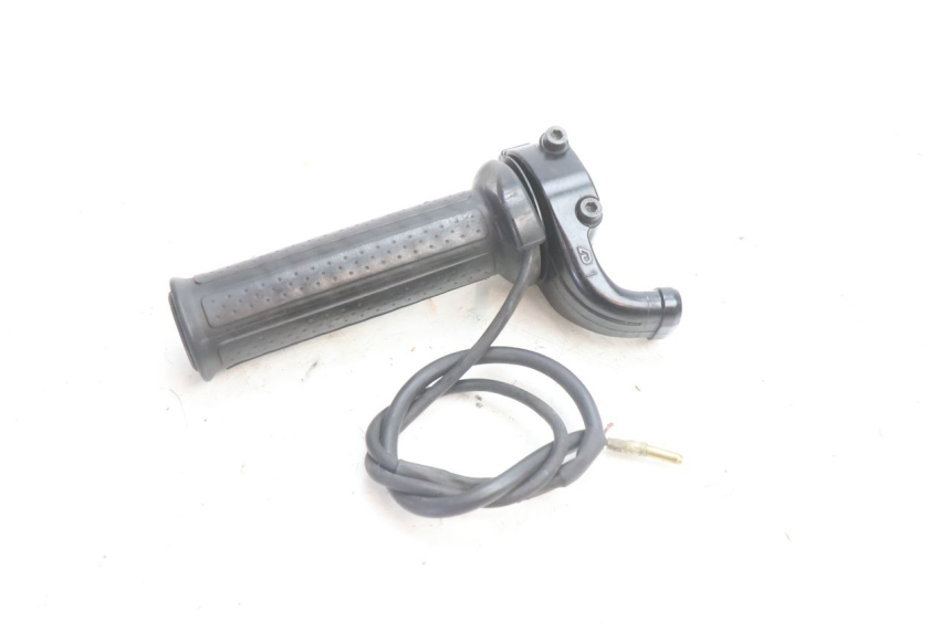 photo de THROTTLE GRIP YAMAHA TDM ABS 900 (2002 - 2014) - Fixing points details