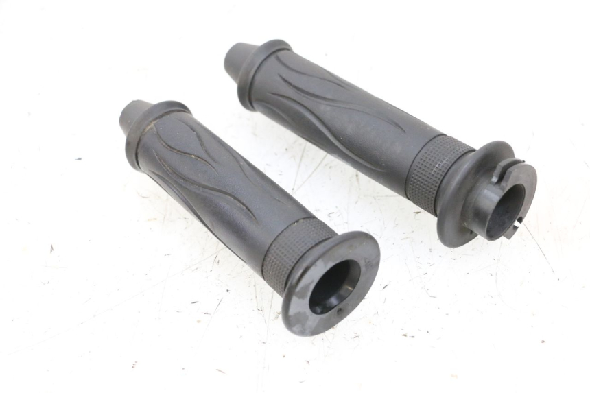 photo de THROTTLE GRIP NECO TEMPO 4T 50 (2022 - 2026) - Technical close-up