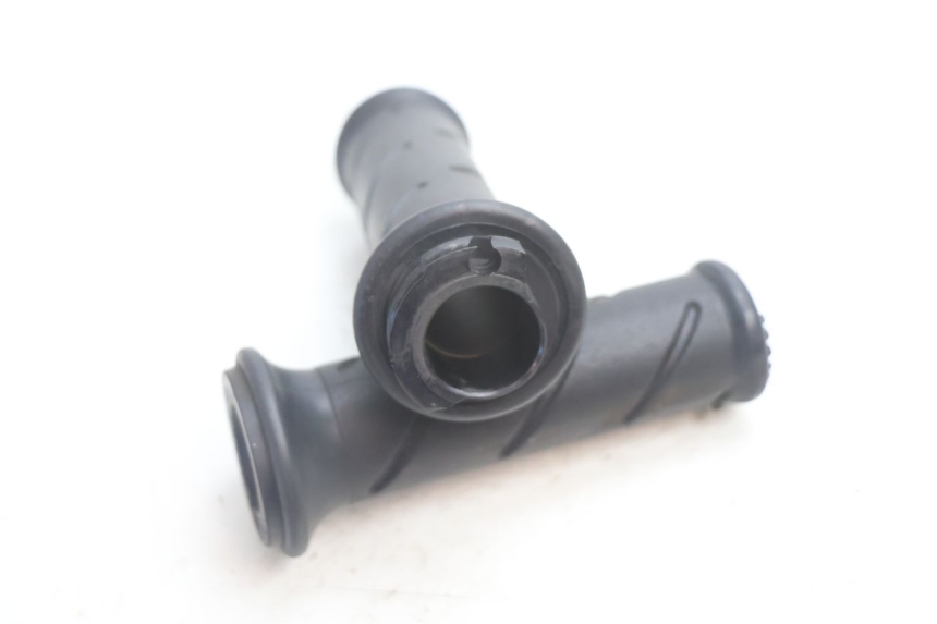 photo de THROTTLE GRIP PEUGEOT TREKKER TKR 50 (2005 - 2014) - Zoom on usage condition