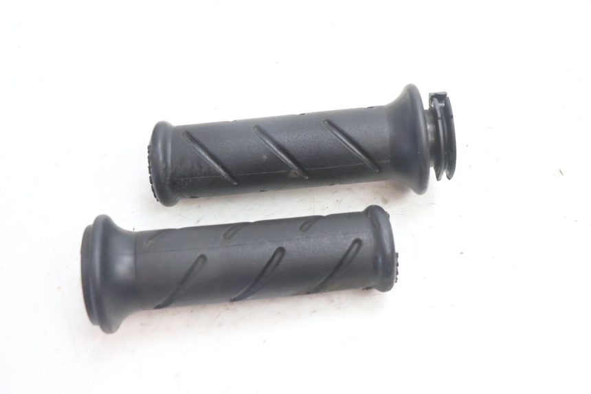 photo de THROTTLE GRIP PEUGEOT TREKKER TKR 50 (2005 - 2014) - Alternative perspective