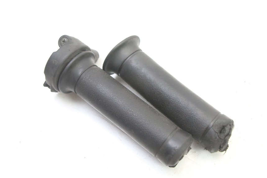 photo de THROTTLE GRIP PEUGEOT TWEET 4T 50 (2014 - 2019) - Zoom on usage condition