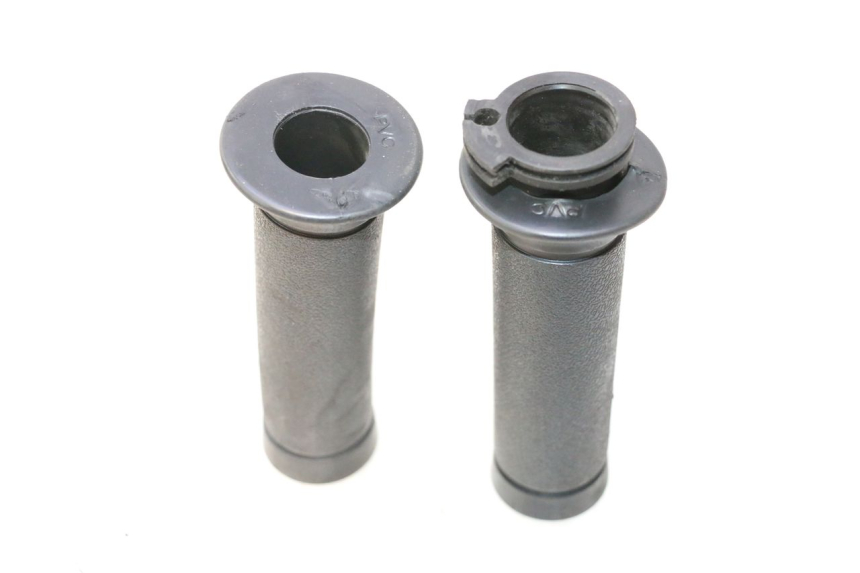 photo de THROTTLE GRIP PEUGEOT TWEET 4T 50 (2018 - 2022) - Zoom on usage condition