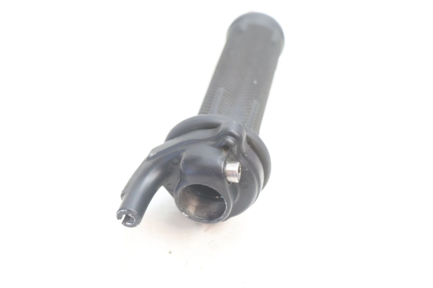 photo de THROTTLE GRIP PIAGGIO TYPHOON 50 (2000 - 2009) - Component detail