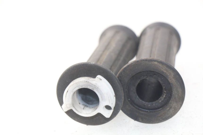 photo de THROTTLE GRIP SUZUKI UC EPICURO 125 (1999 - 2003) - Component detail