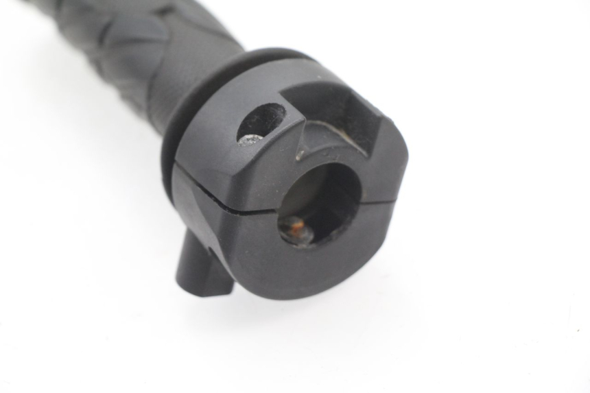 photo de THROTTLE GRIP REVATTO URBA GT 125 (2007 - 2017) - Zoom on usage condition
