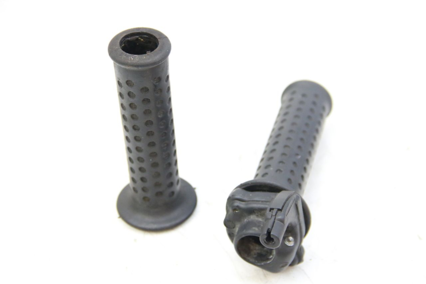 photo de THROTTLE GRIP PIAGGIO VESPA GRANTURISMO 125 (2003 - 2007) - Component detail