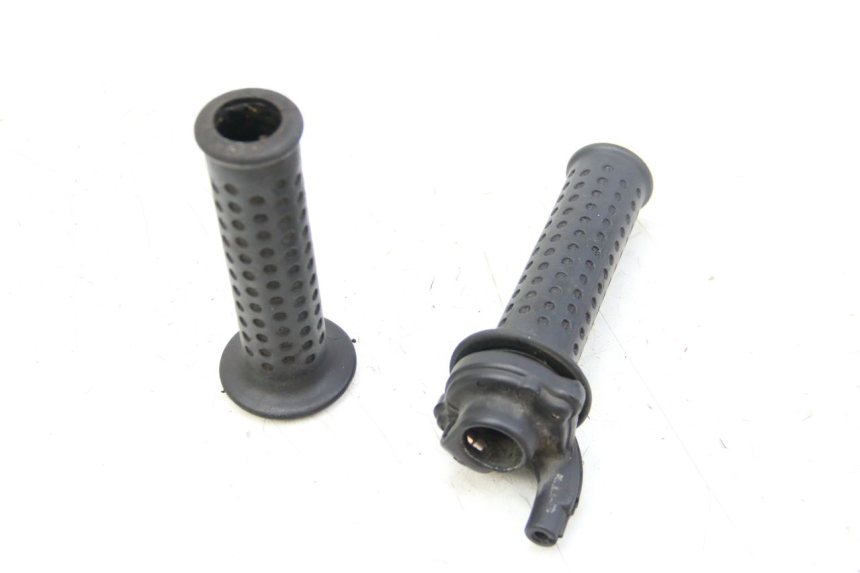 photo de THROTTLE GRIP PIAGGIO VESPA GRANTURISMO 125 (2003 - 2007) - Zoom on usage condition