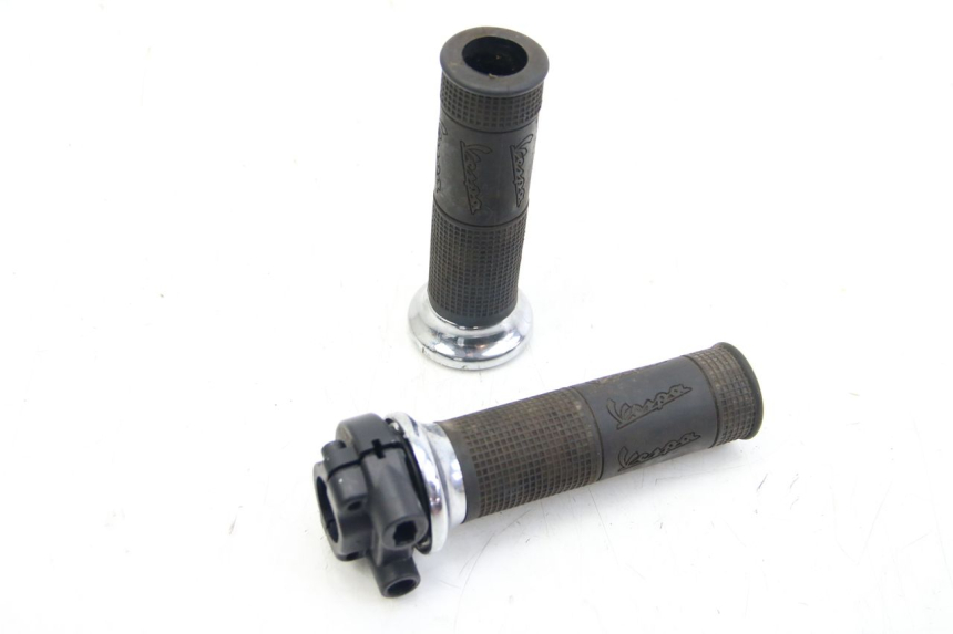 photo de THROTTLE GRIP PIAGGIO VESPA GTS SUPER IE 125 (2009 - 2016) - Main view