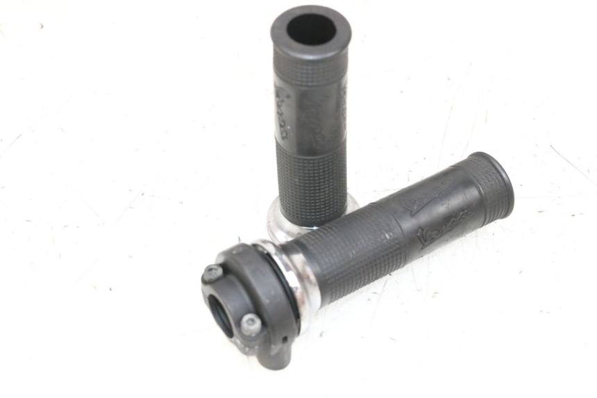photo de THROTTLE GRIP PIAGGIO VESPA GTS SUPER IE 125 (2009 - 2016) - Main view